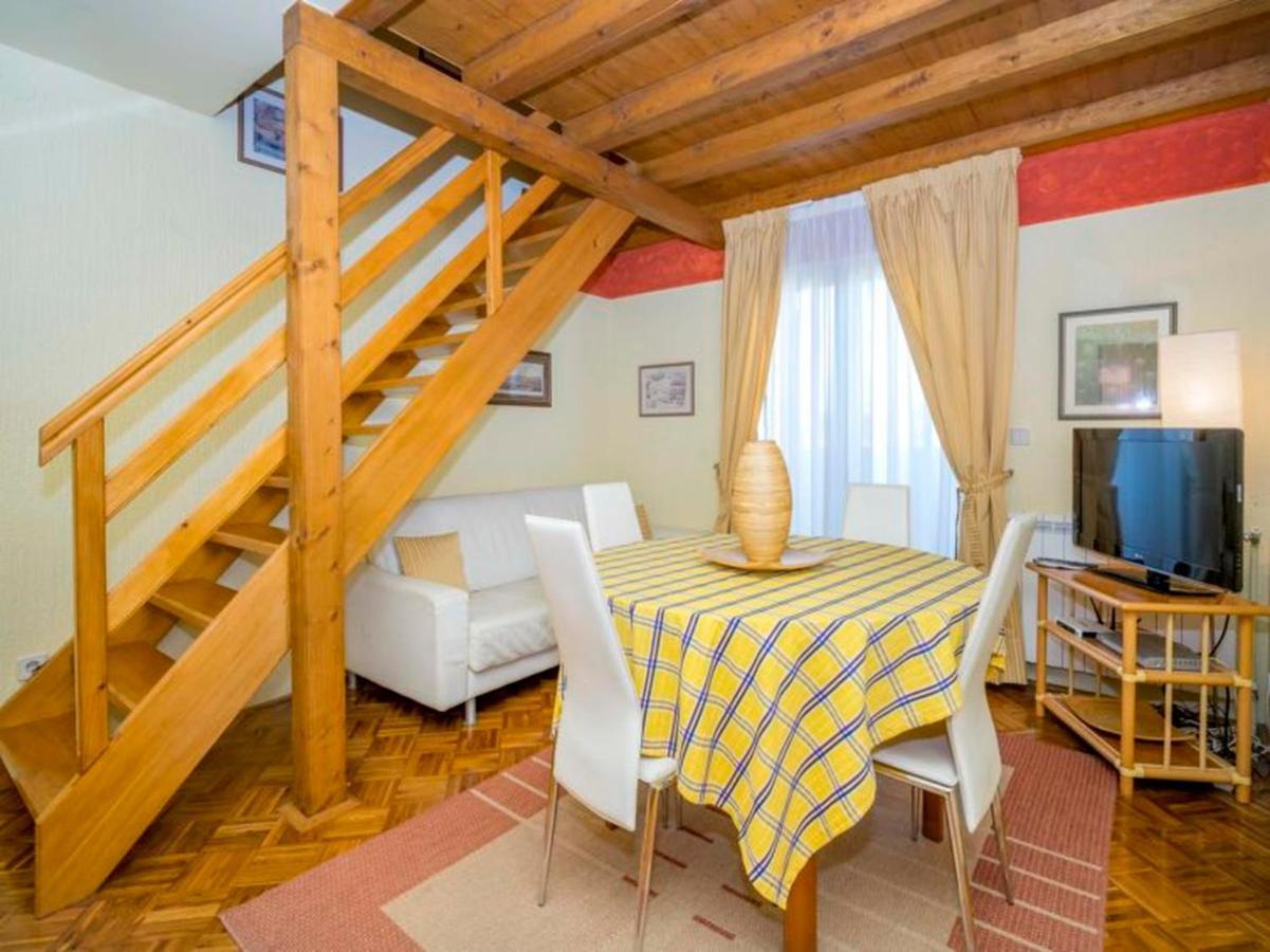 Apartments Villa Rossella 1 로비니 외부 사진
