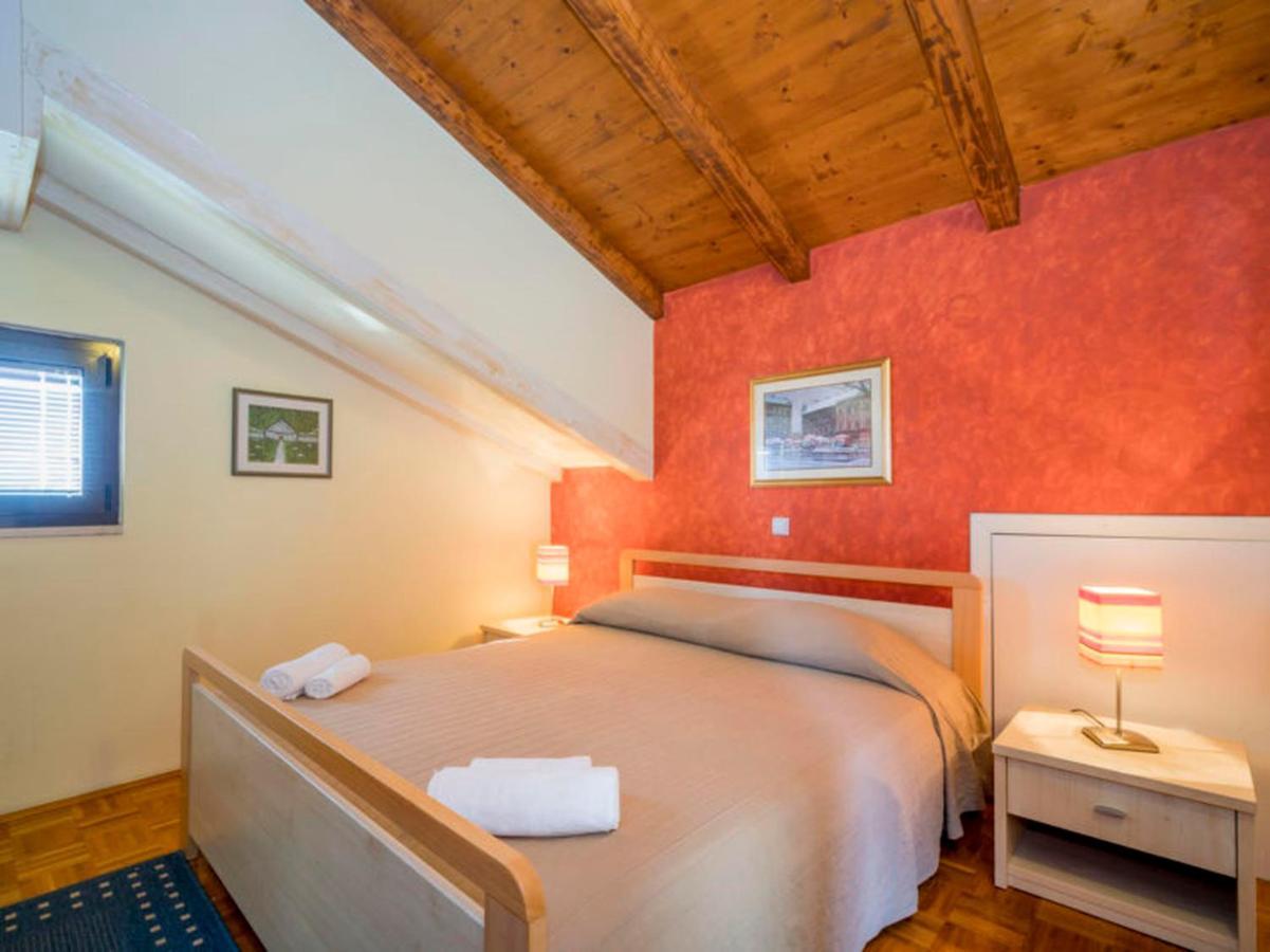 Apartments Villa Rossella 1 로비니 외부 사진