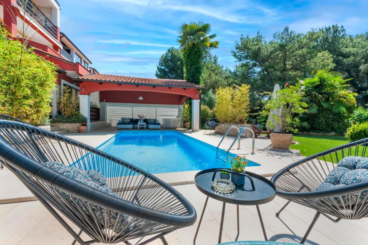 Apartments Villa Rossella 1 로비니 외부 사진