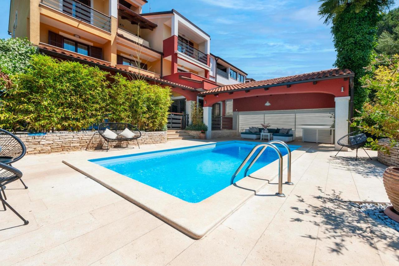 Apartments Villa Rossella 1 로비니 외부 사진
