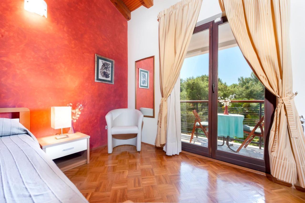 Apartments Villa Rossella 1 로비니 외부 사진