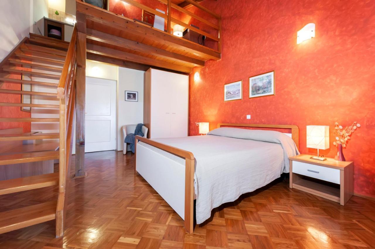 Apartments Villa Rossella 1 로비니 외부 사진