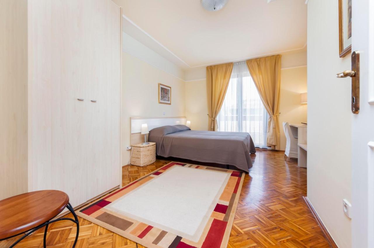 Apartments Villa Rossella 1 로비니 외부 사진