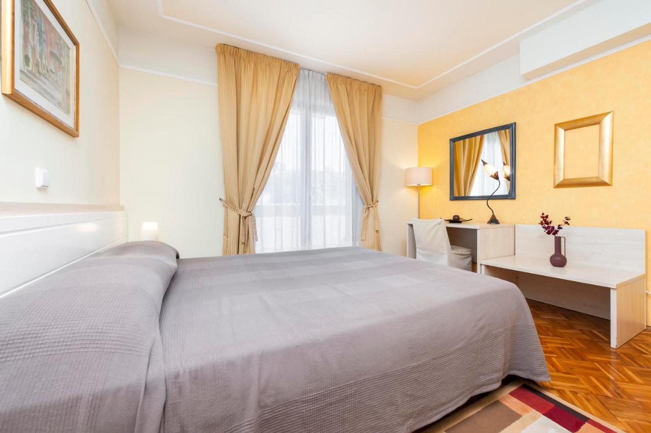 Apartments Villa Rossella 1 로비니 외부 사진