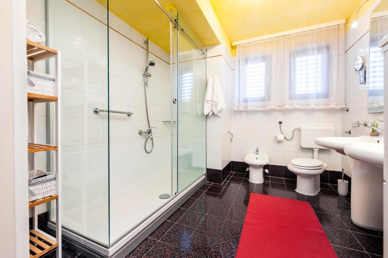 Apartments Villa Rossella 1 로비니 외부 사진