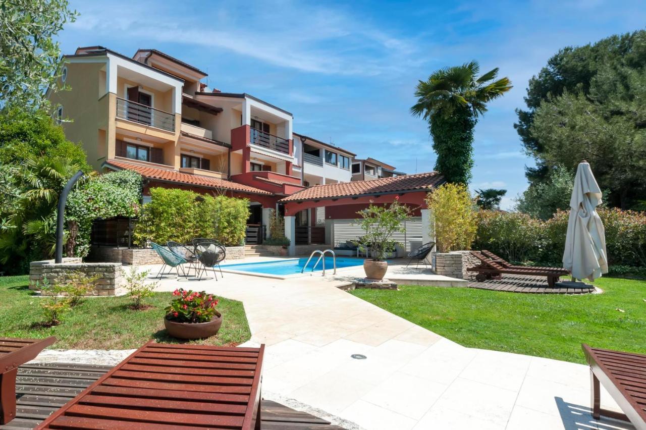 Apartments Villa Rossella 1 로비니 외부 사진
