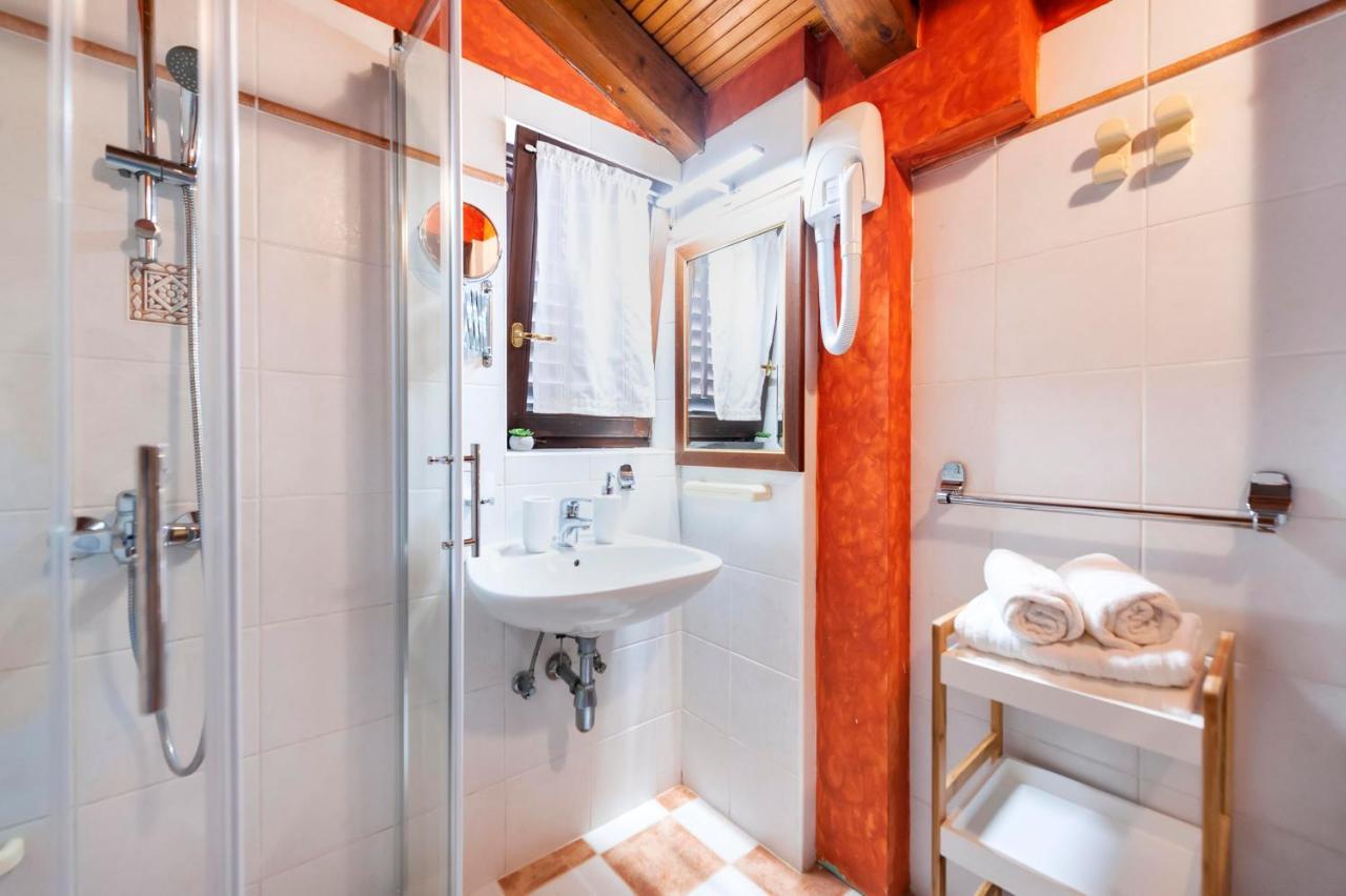 Apartments Villa Rossella 1 로비니 외부 사진