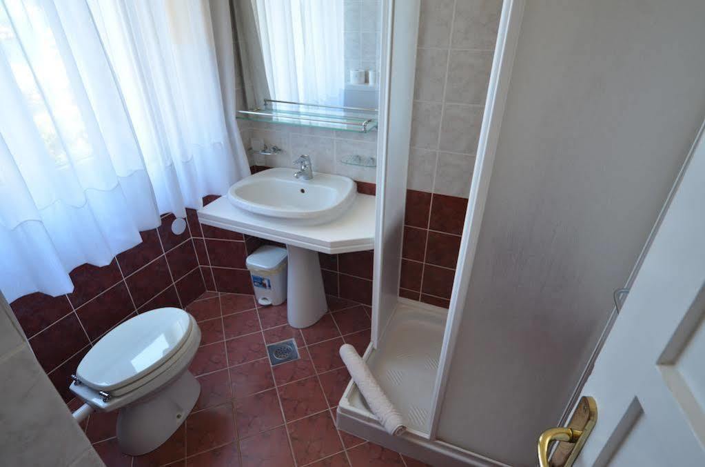 Apartments Villa Rossella 1 로비니 외부 사진