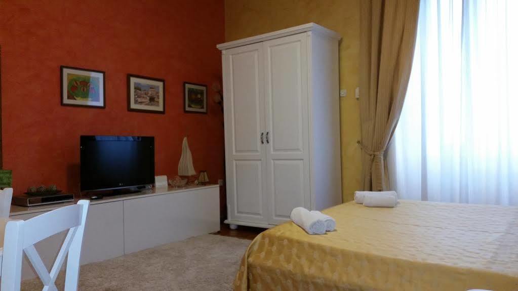Apartments Villa Rossella 1 로비니 외부 사진