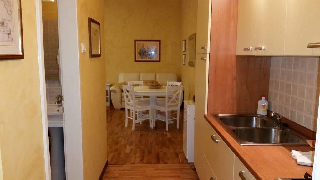 Apartments Villa Rossella 1 로비니 외부 사진